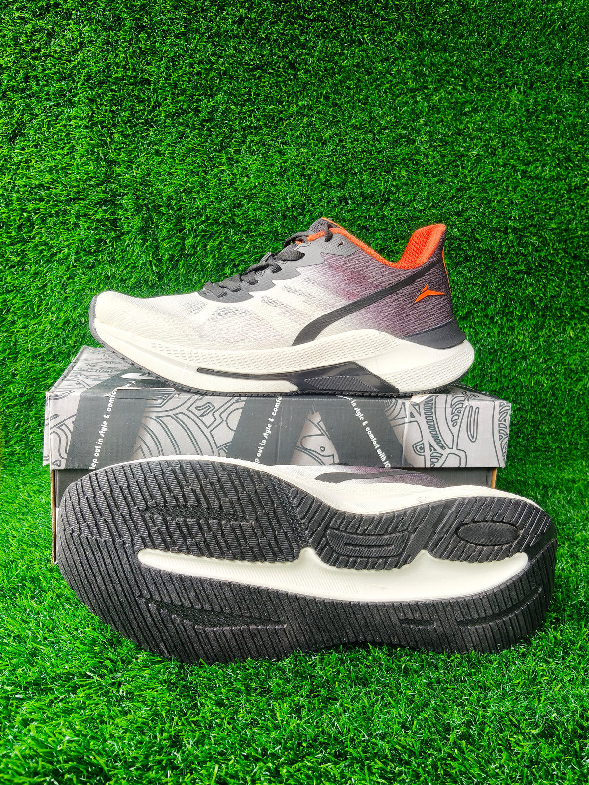 JQR Bomfit Men's White / Black / Orange Sports Shoes