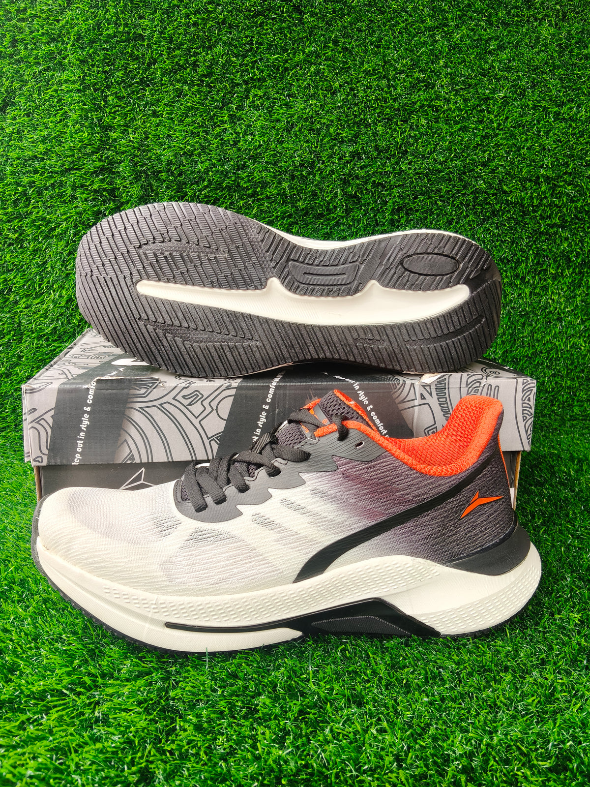 JQR Bomfit Men's White / Black / Orange Sports Shoes